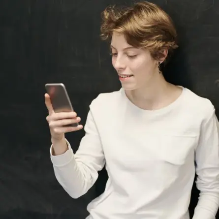 Women with a smartphone in her hand